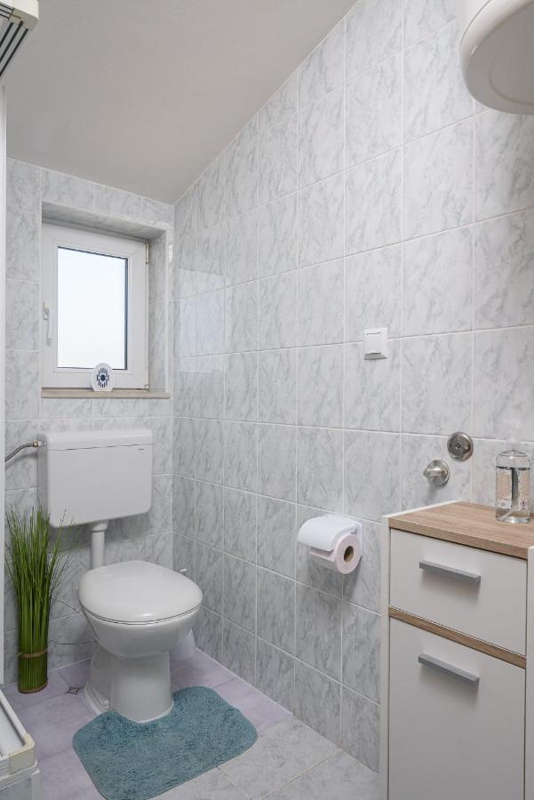 Vikeli Apartment Трогир Екстериор снимка
